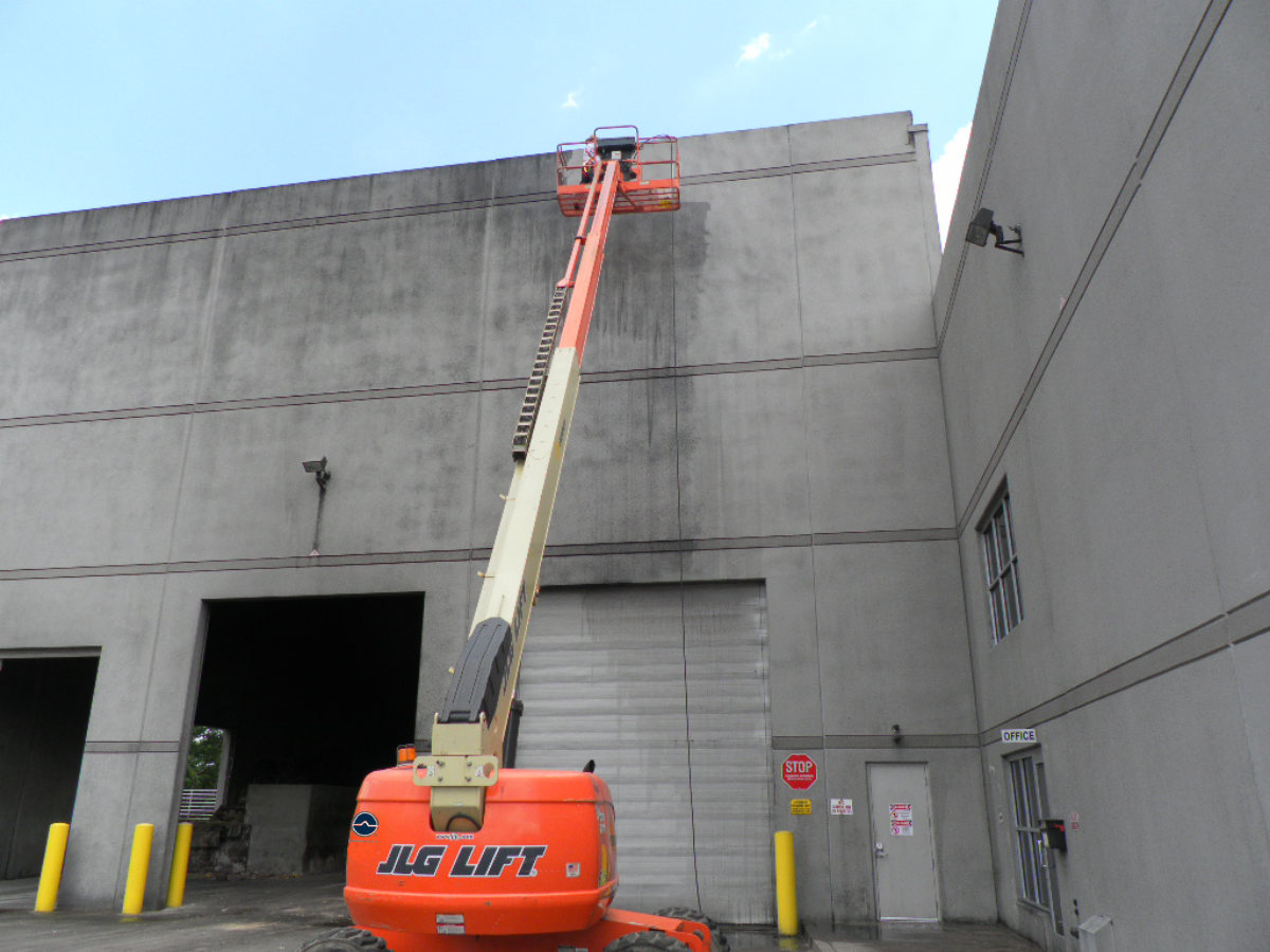 building maintenance pressure wash